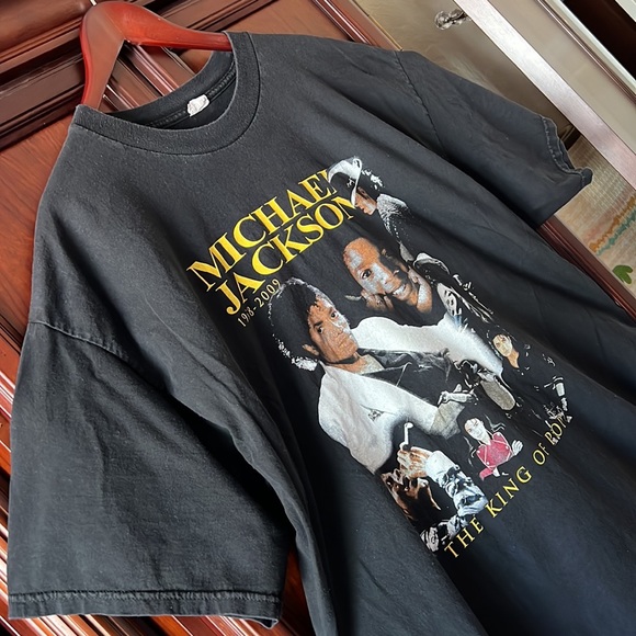 Michael Jackson “King of Pop” 1958-2009 Vintage T-Shirt 8 Photos from his past! - Picture 3 of 7